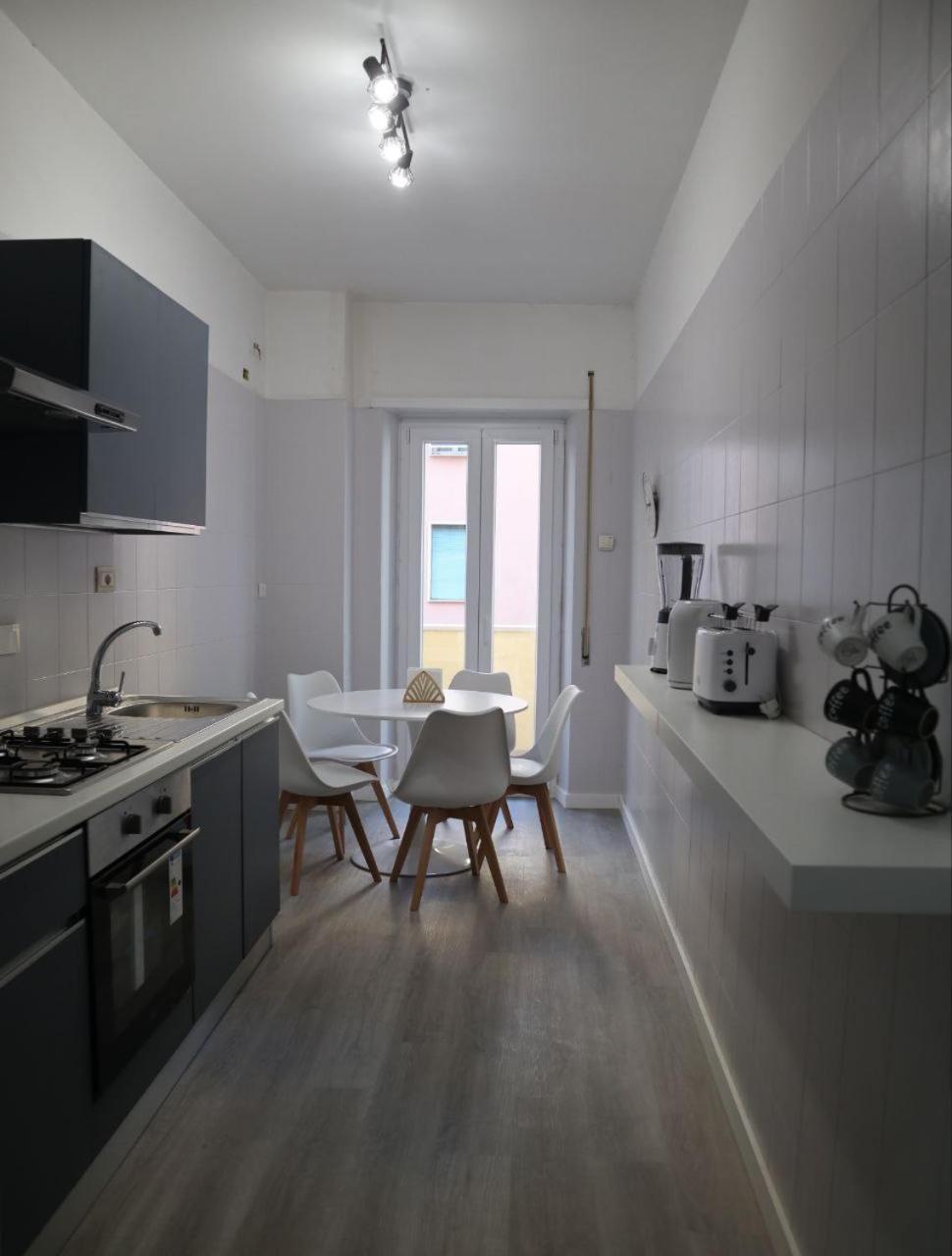 Sara'S Home - Modern Apartment Near Metro, Perfect For Families And Groups In Roma Ngoại thất bức ảnh