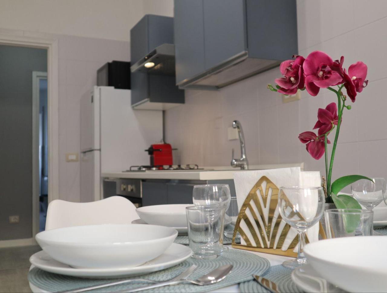 Sara'S Home - Modern Apartment Near Metro, Perfect For Families And Groups In Roma Ngoại thất bức ảnh